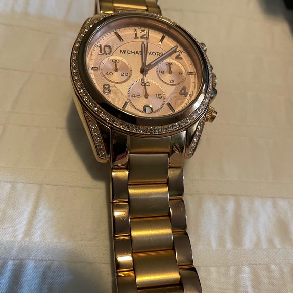 EUC-Michael Kors rose gold watch - Picture 4 of 5